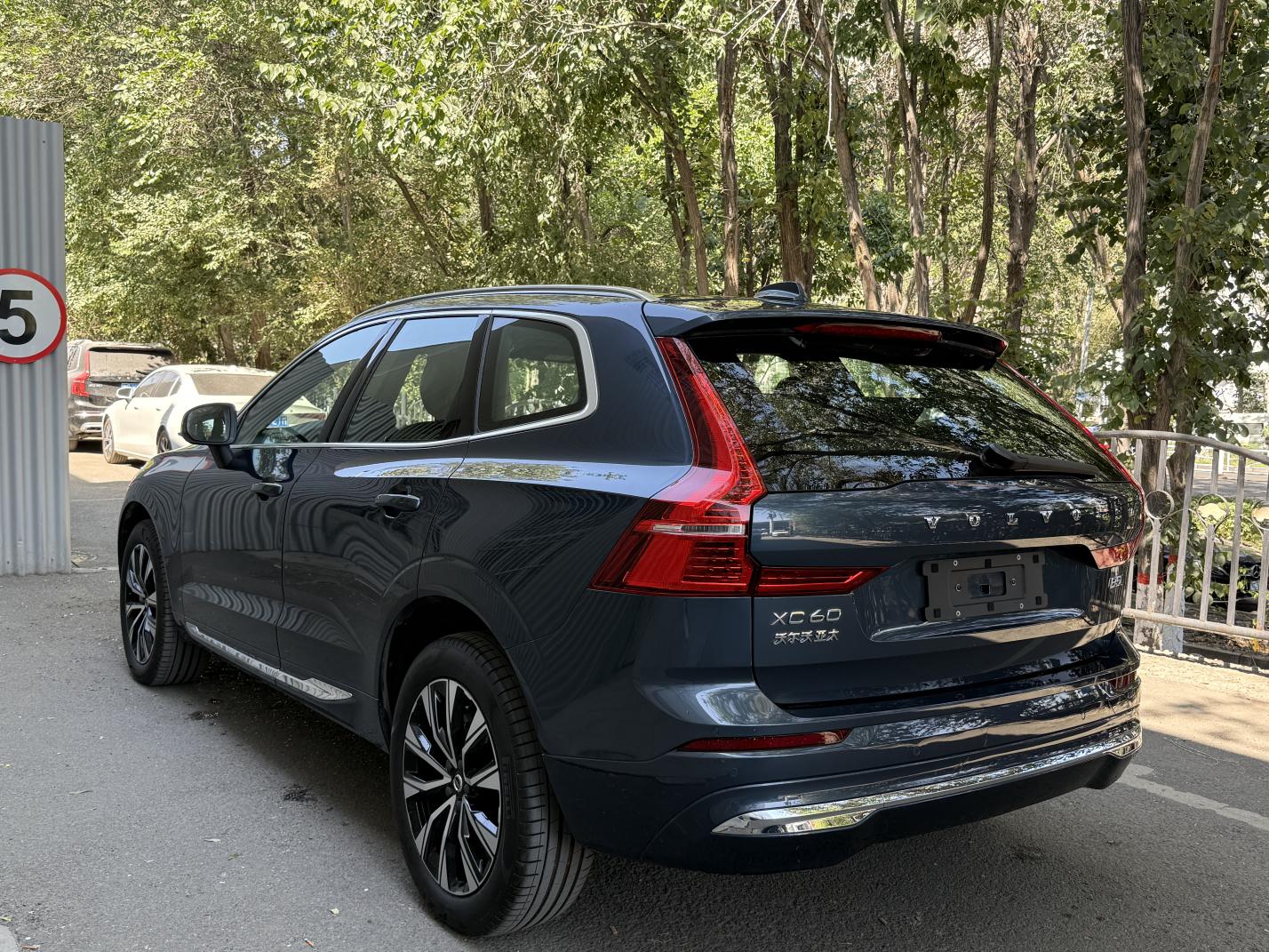 Volvo XC60 2025 thumb 2