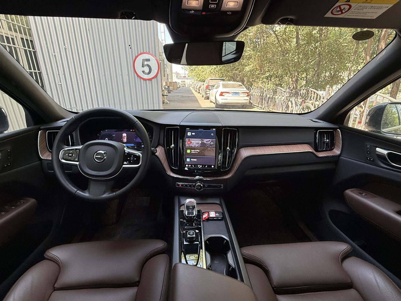 Volvo XC60 2025 thumb 5