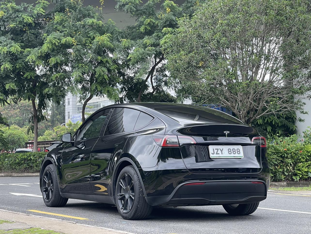 Tesla Model Y 2022 thumb 3