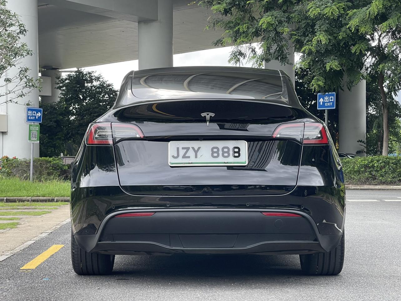 Tesla Model Y 2022 thumb 4