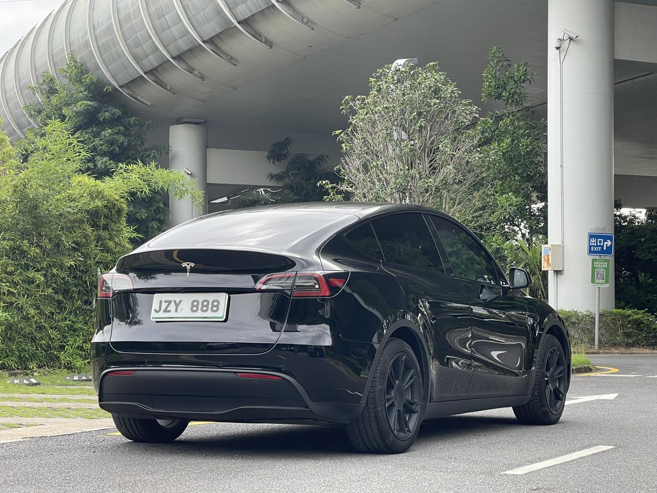 Tesla Model Y 2022 thumb 5