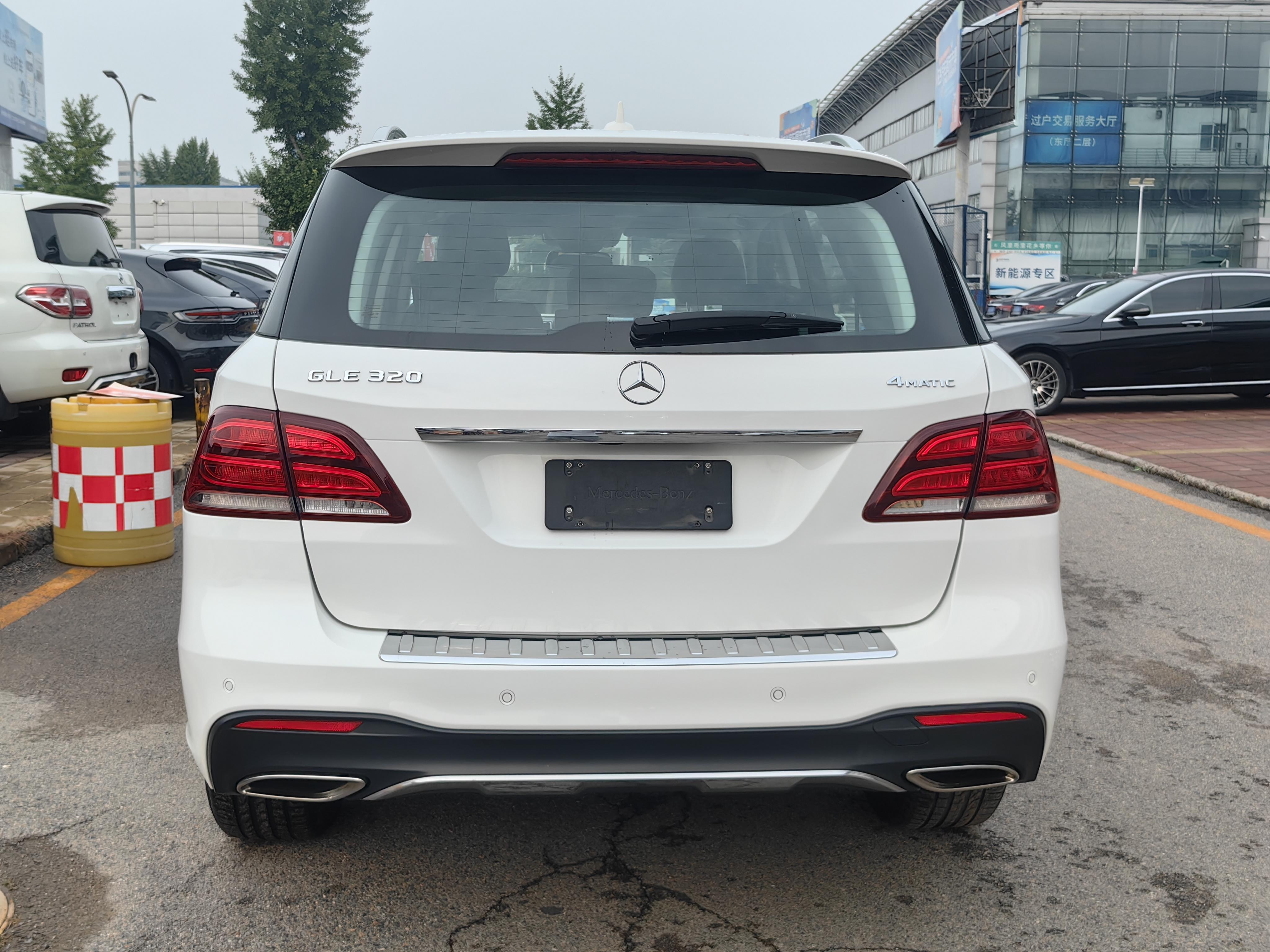 Mercedes-Benz GLE 2017 thumb 3