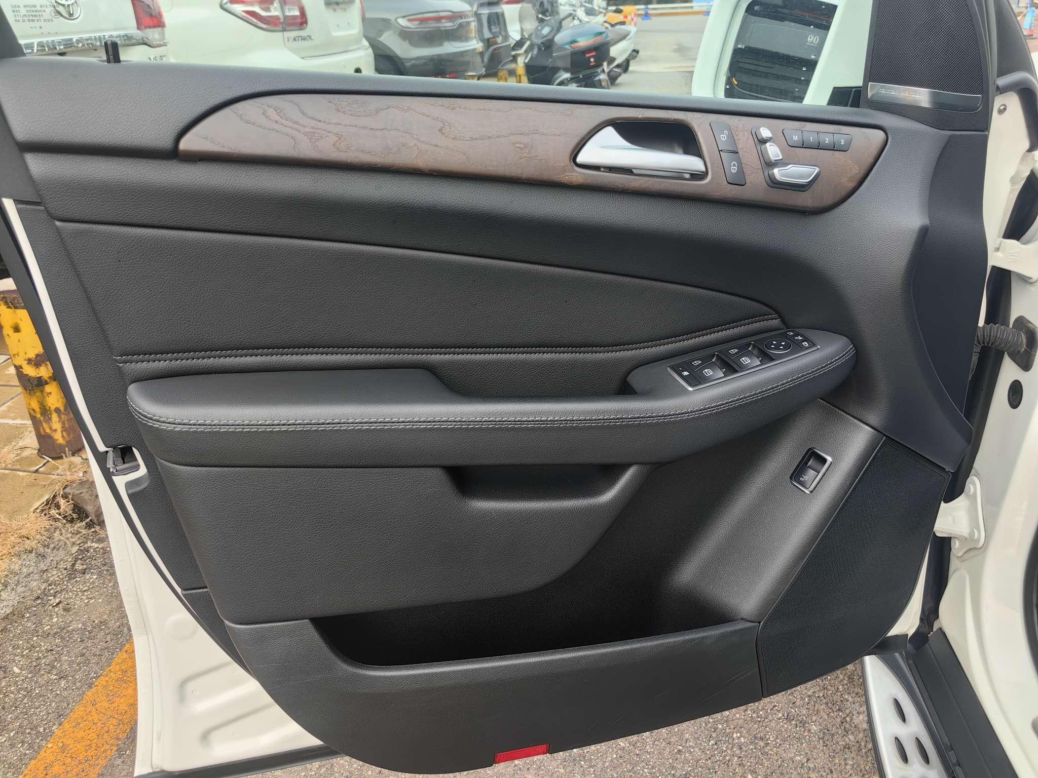 Mercedes-Benz GLE 2017 thumb 8