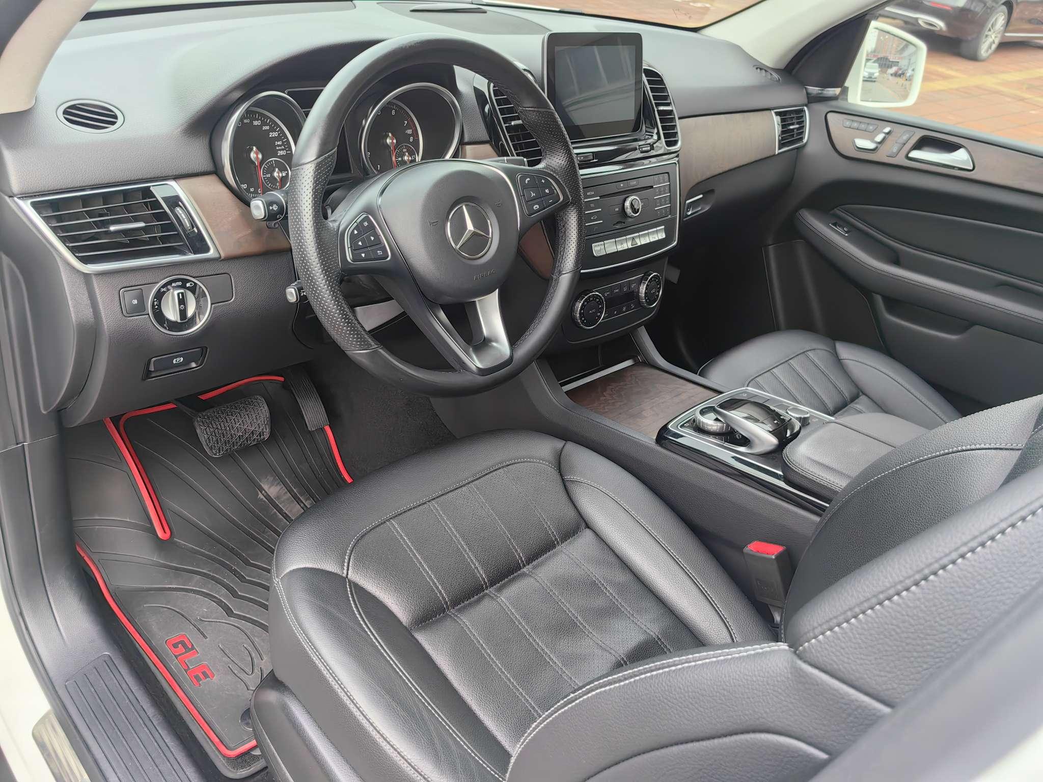 Mercedes-Benz GLE 2017 thumb 12