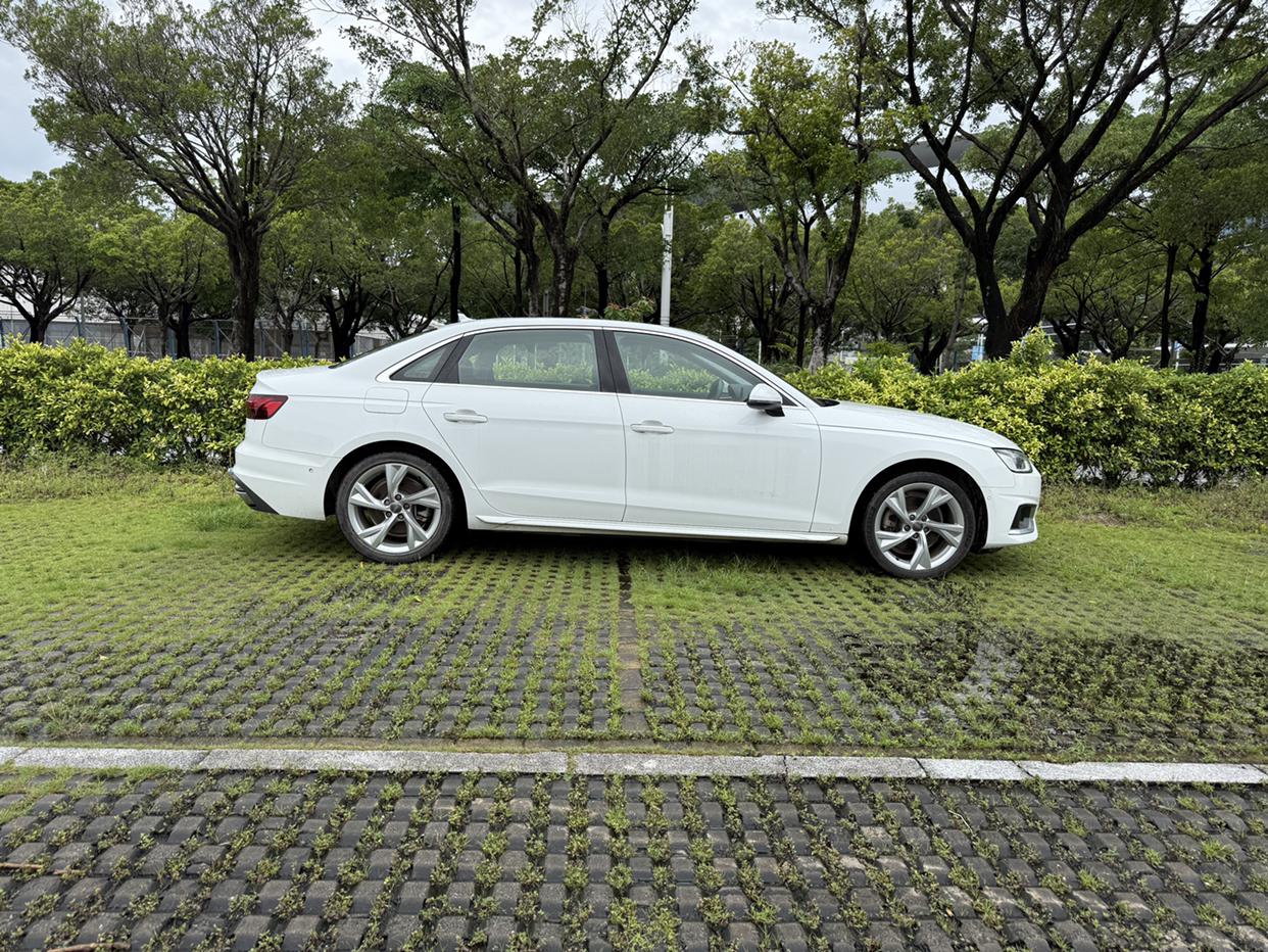 Audi A4 2020 thumb 3