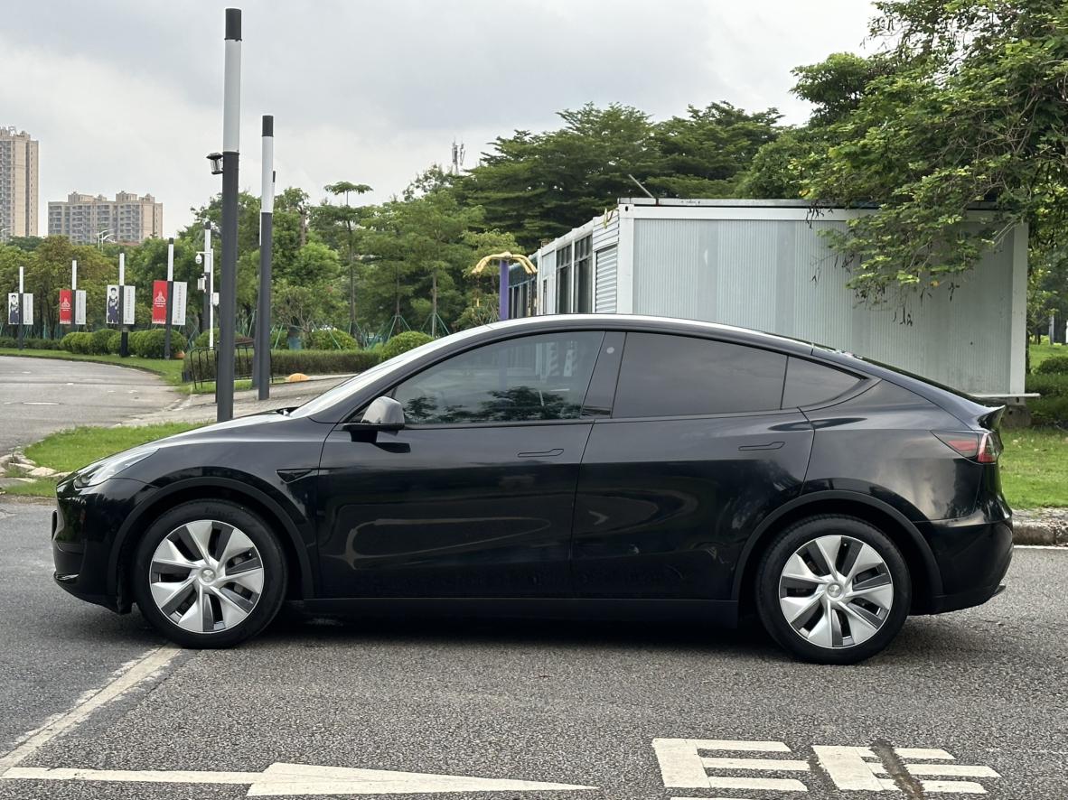 Tesla Model Y 2022 thumb 2