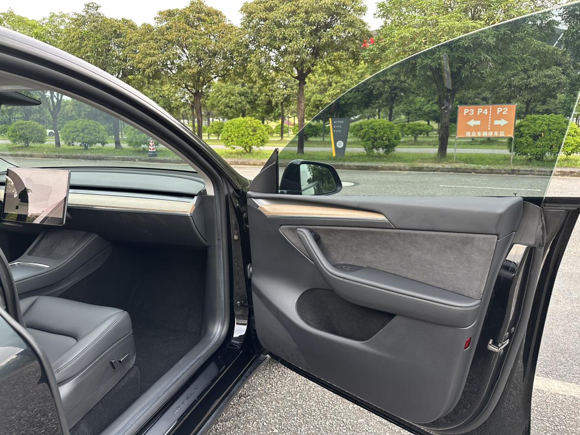 Tesla Model Y 2022 thumb 8