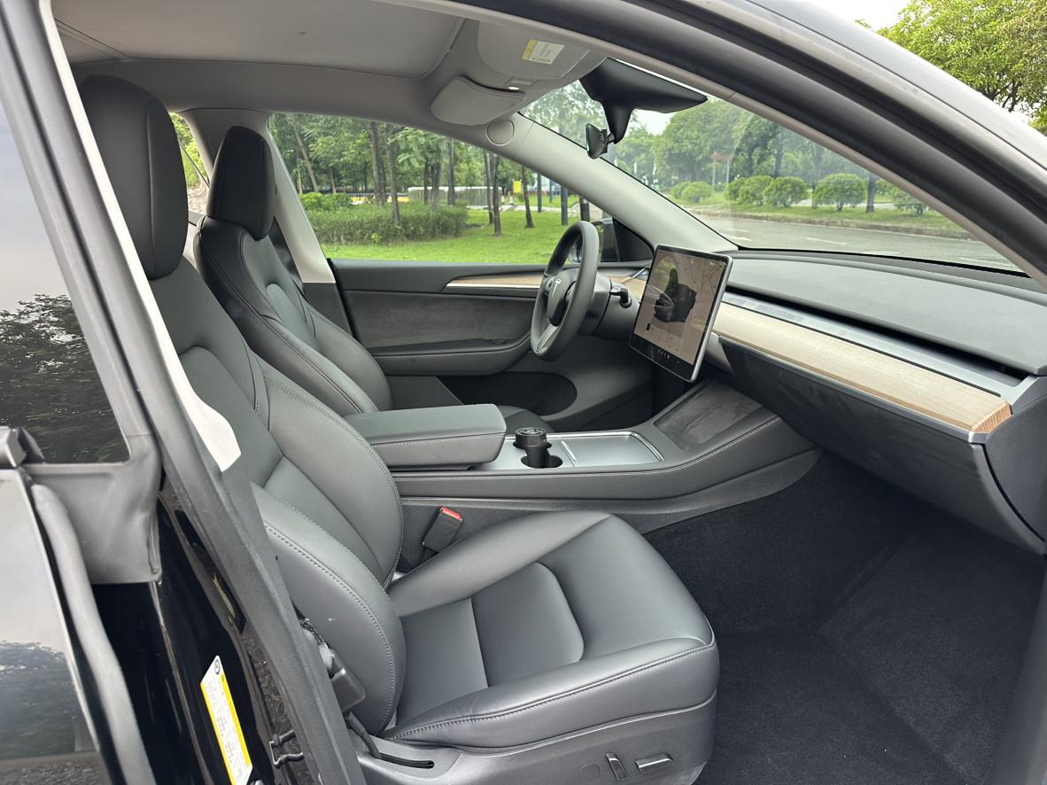 Tesla Model Y 2022 thumb 10
