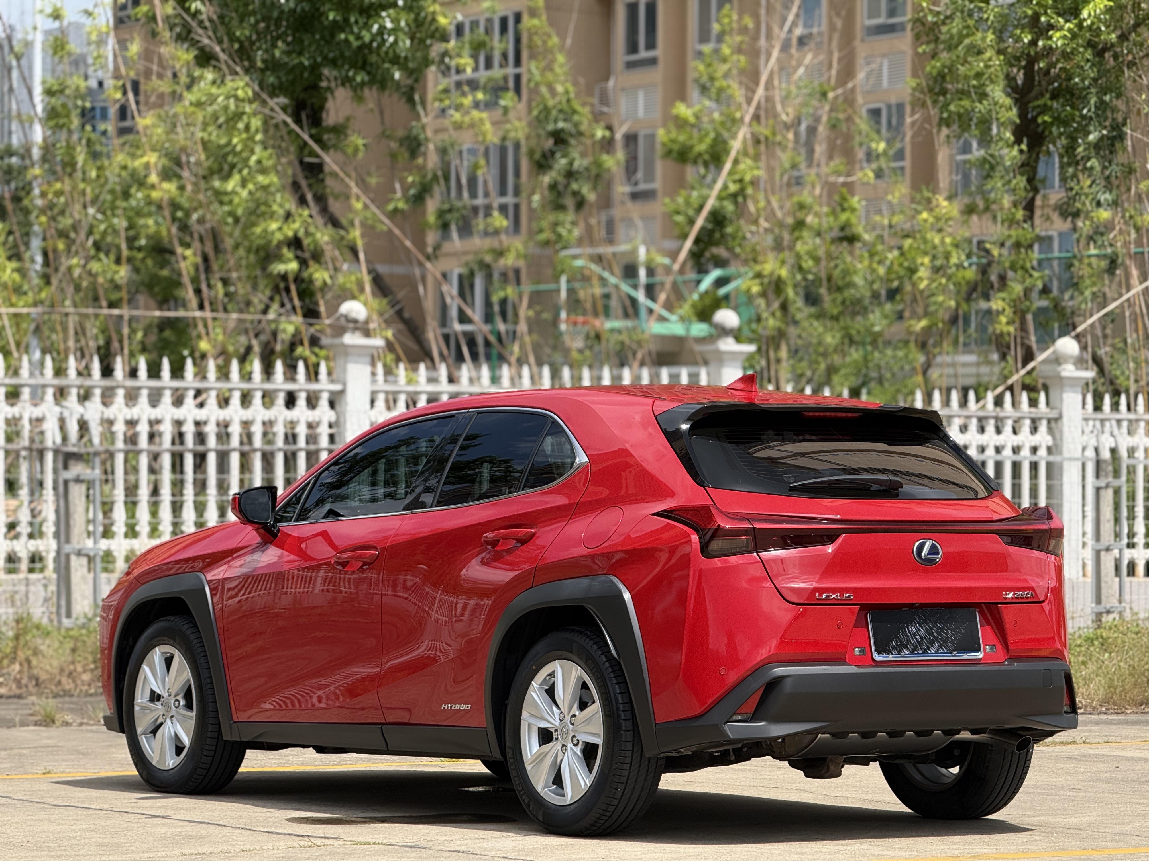 Lexus UX 2020 thumb 3