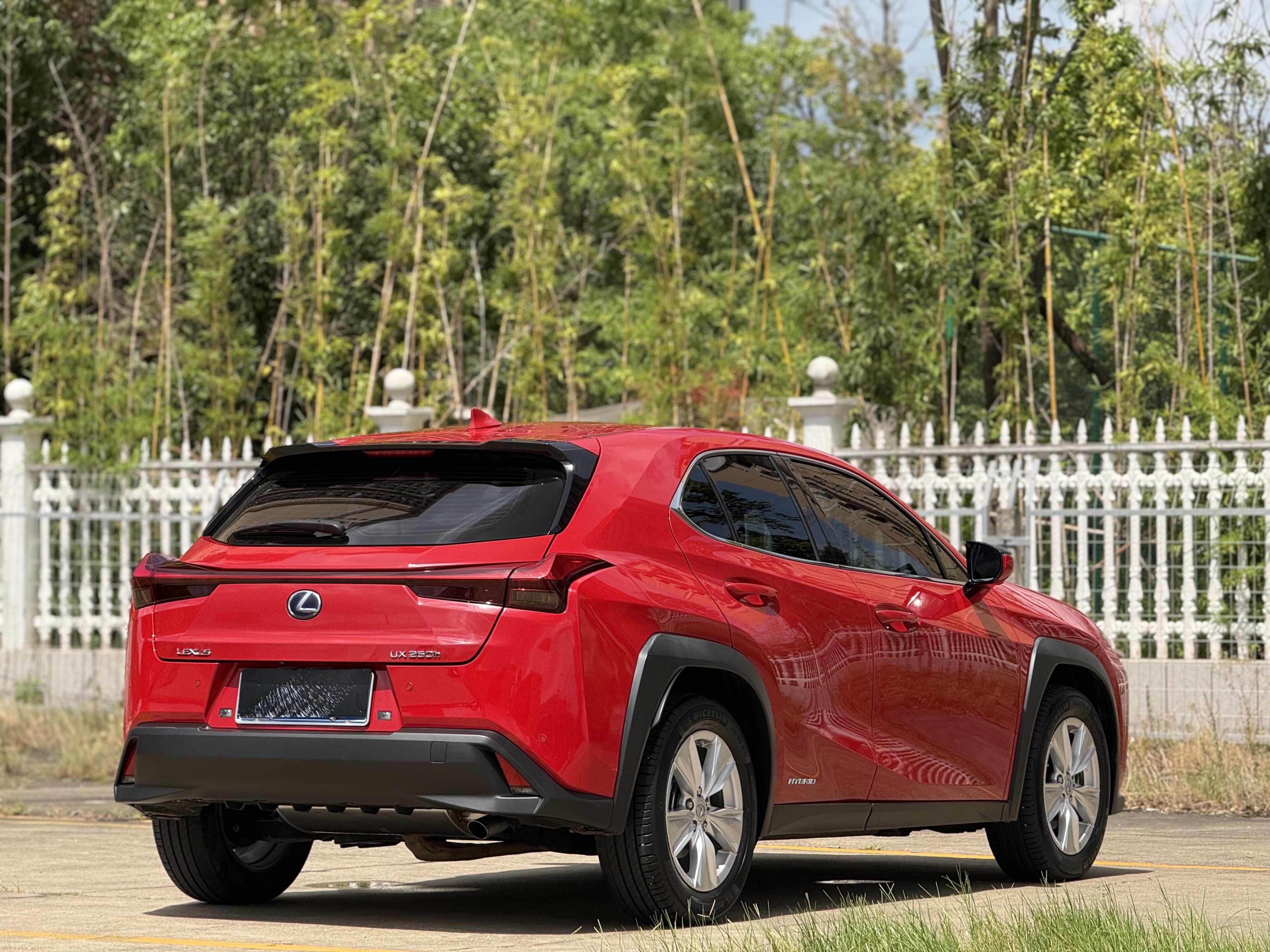 Lexus UX 2020 thumb 5