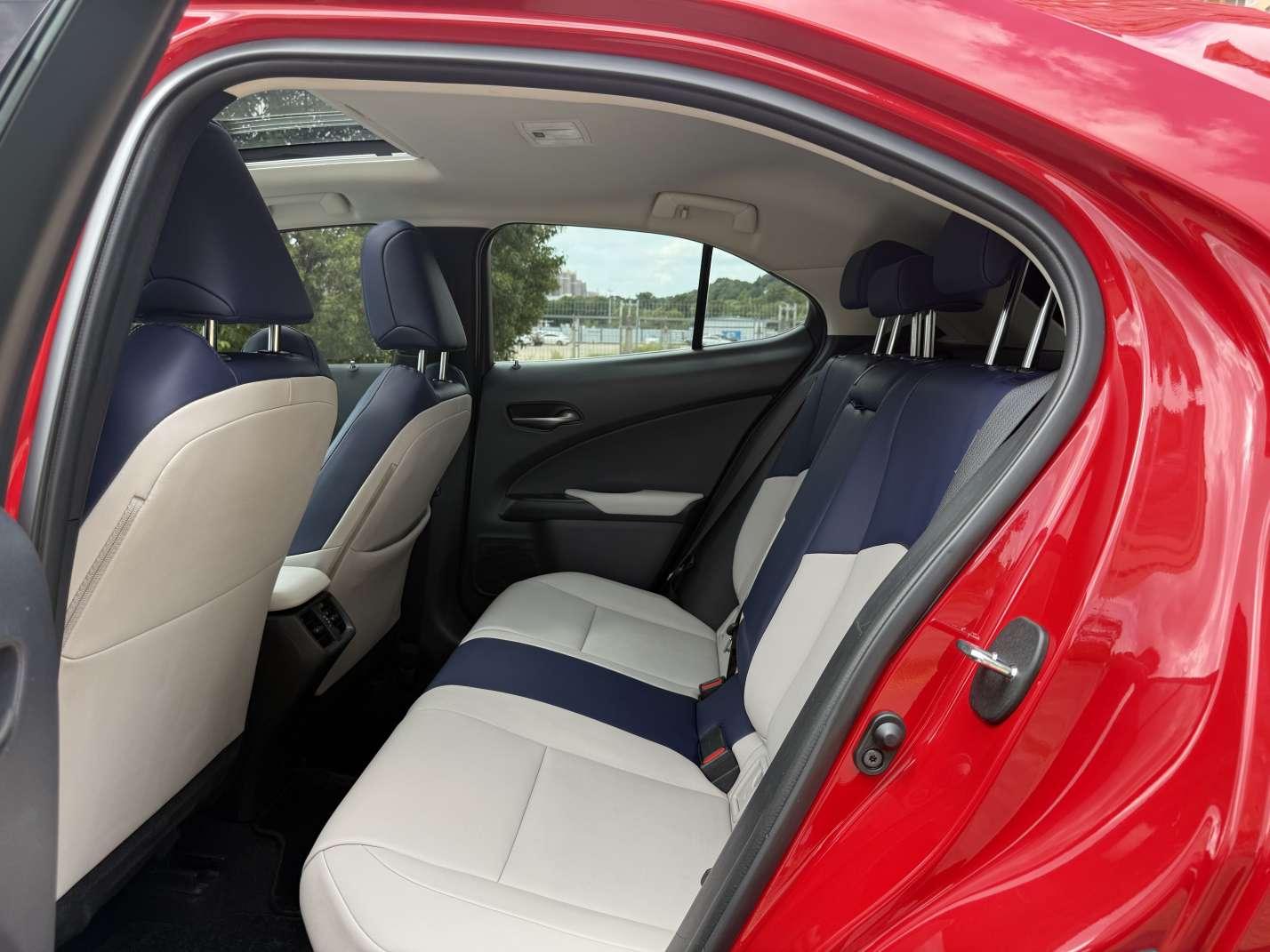 Lexus UX 2020 thumb 10