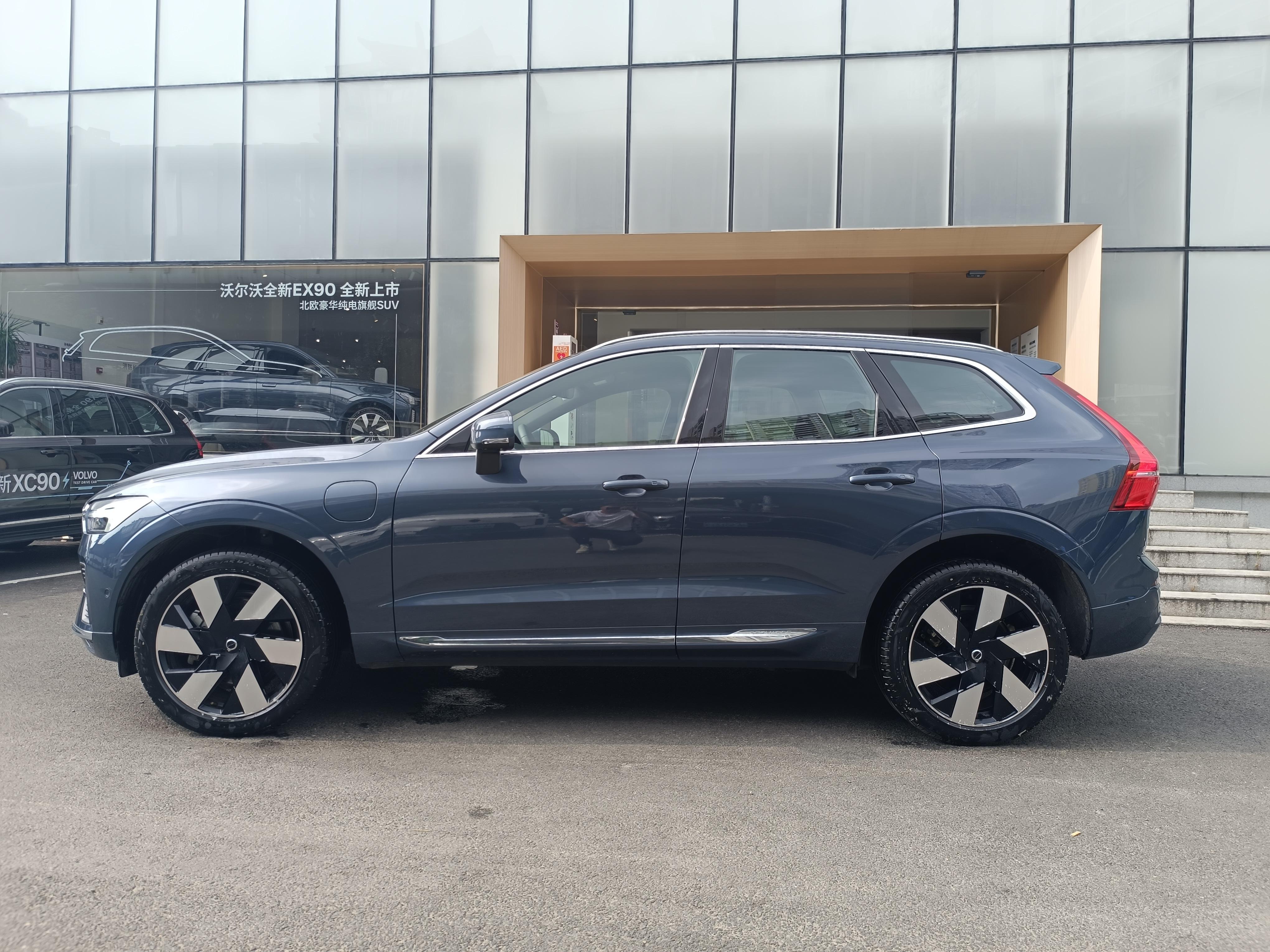 Volvo XC60 2024 thumb 2