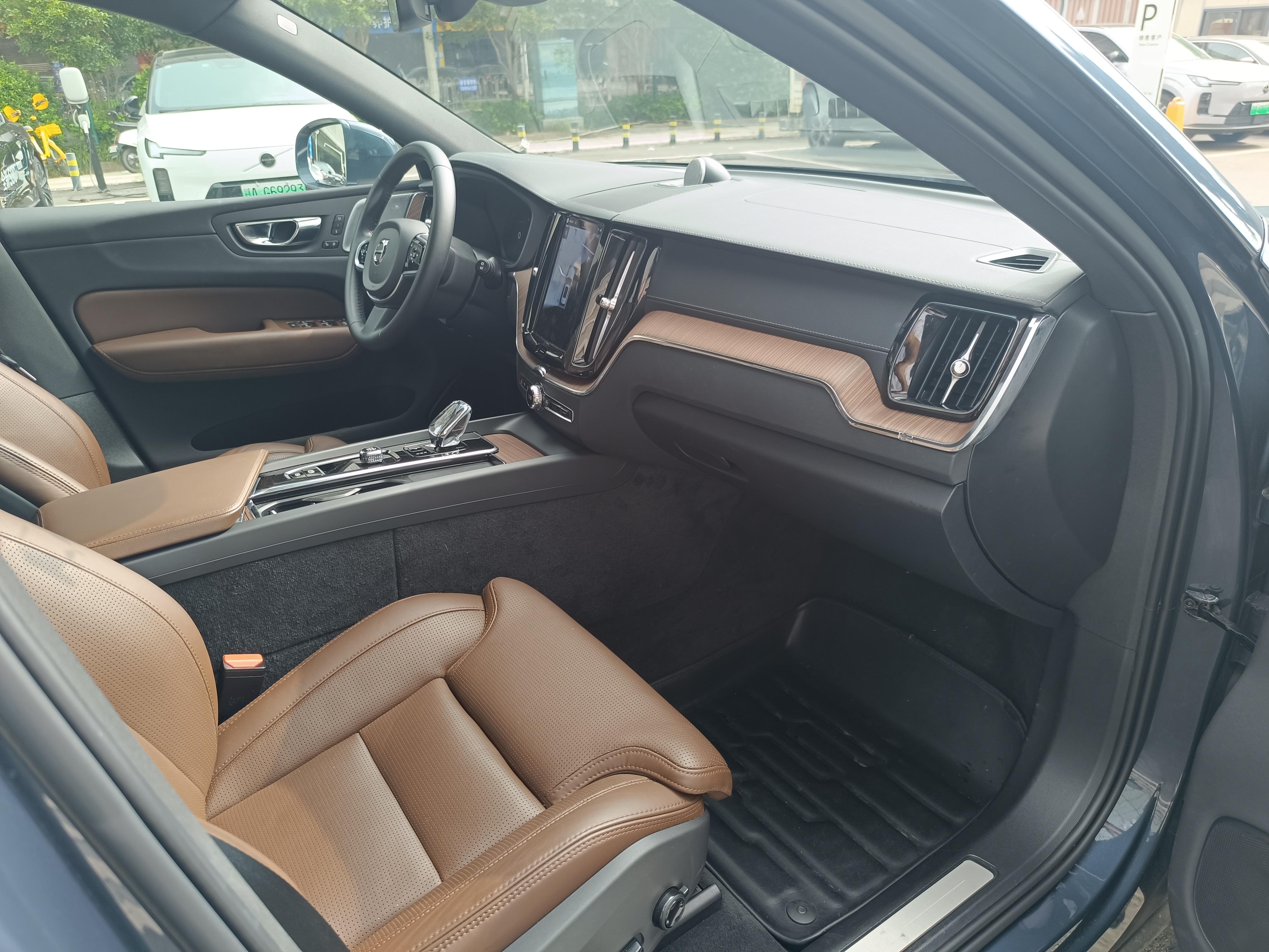 Volvo XC60 2024 thumb 9