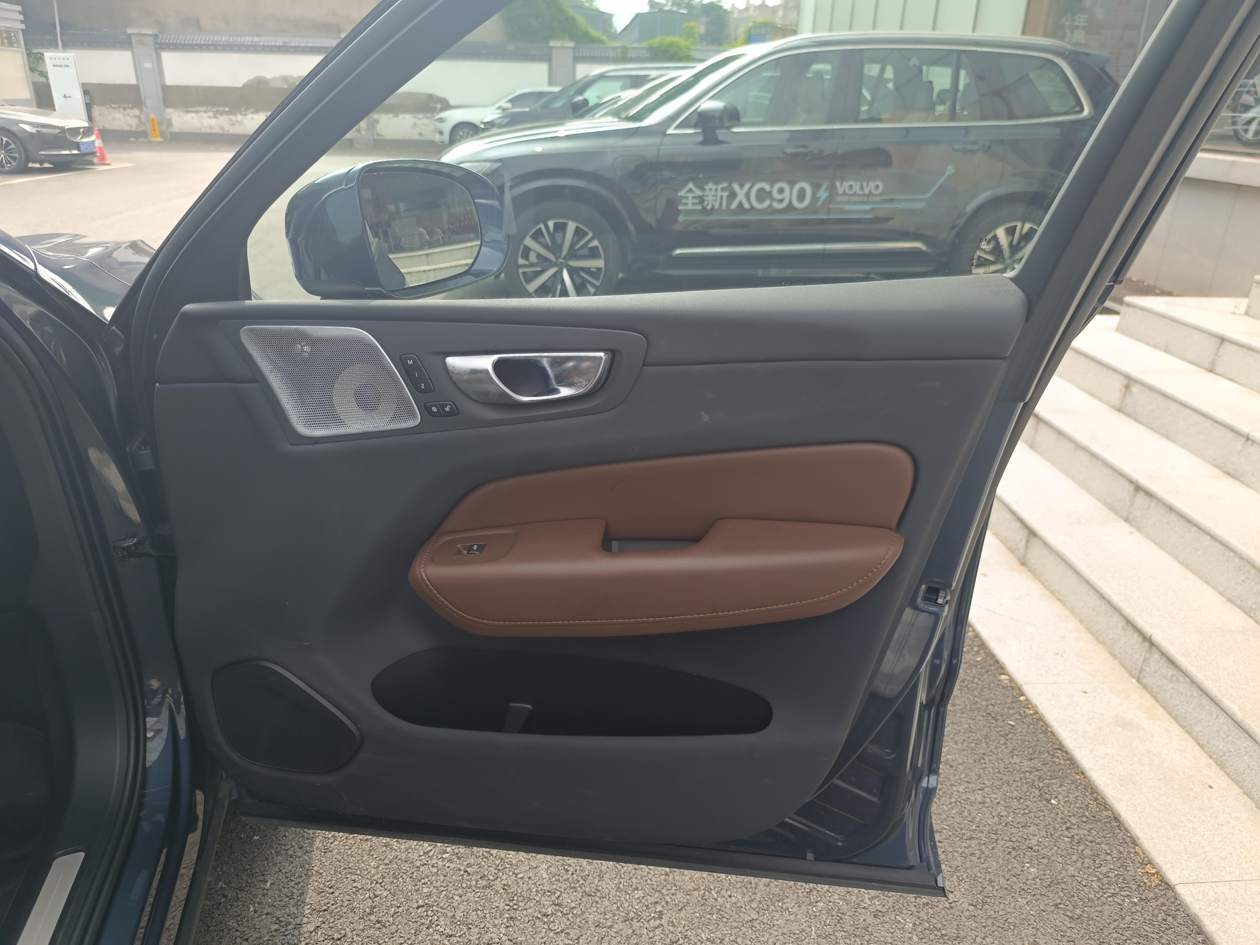 Volvo XC60 2024 thumb 10