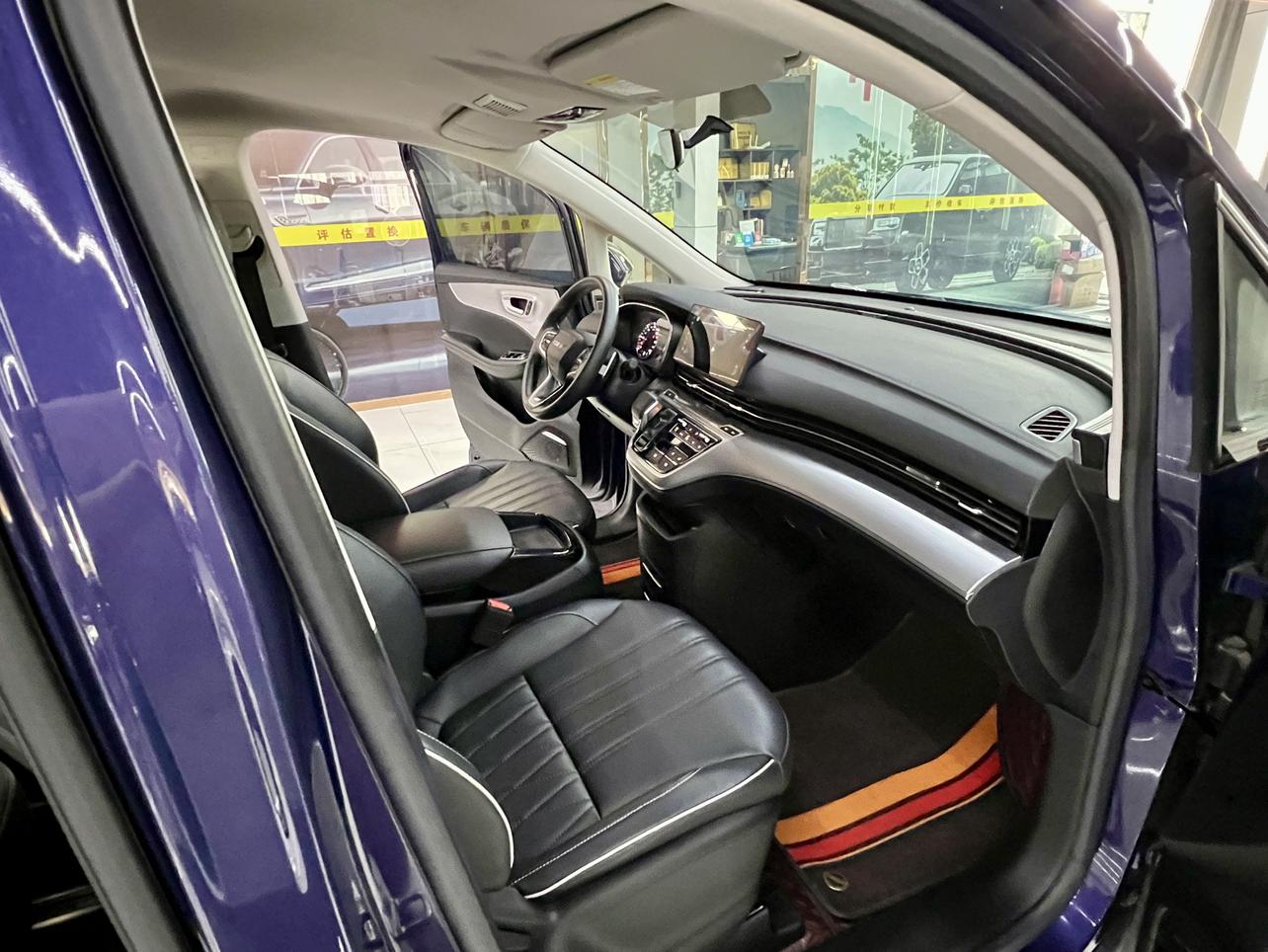 Roewe iMAX8 2023 thumb 9
