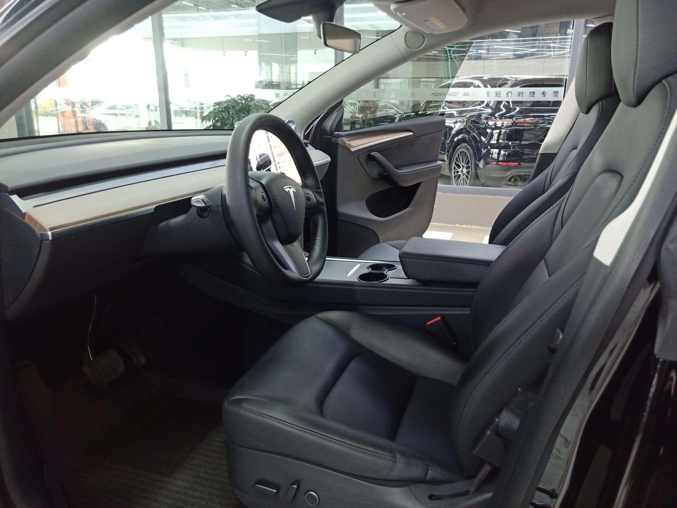 Tesla Model Y 2021 thumb 9