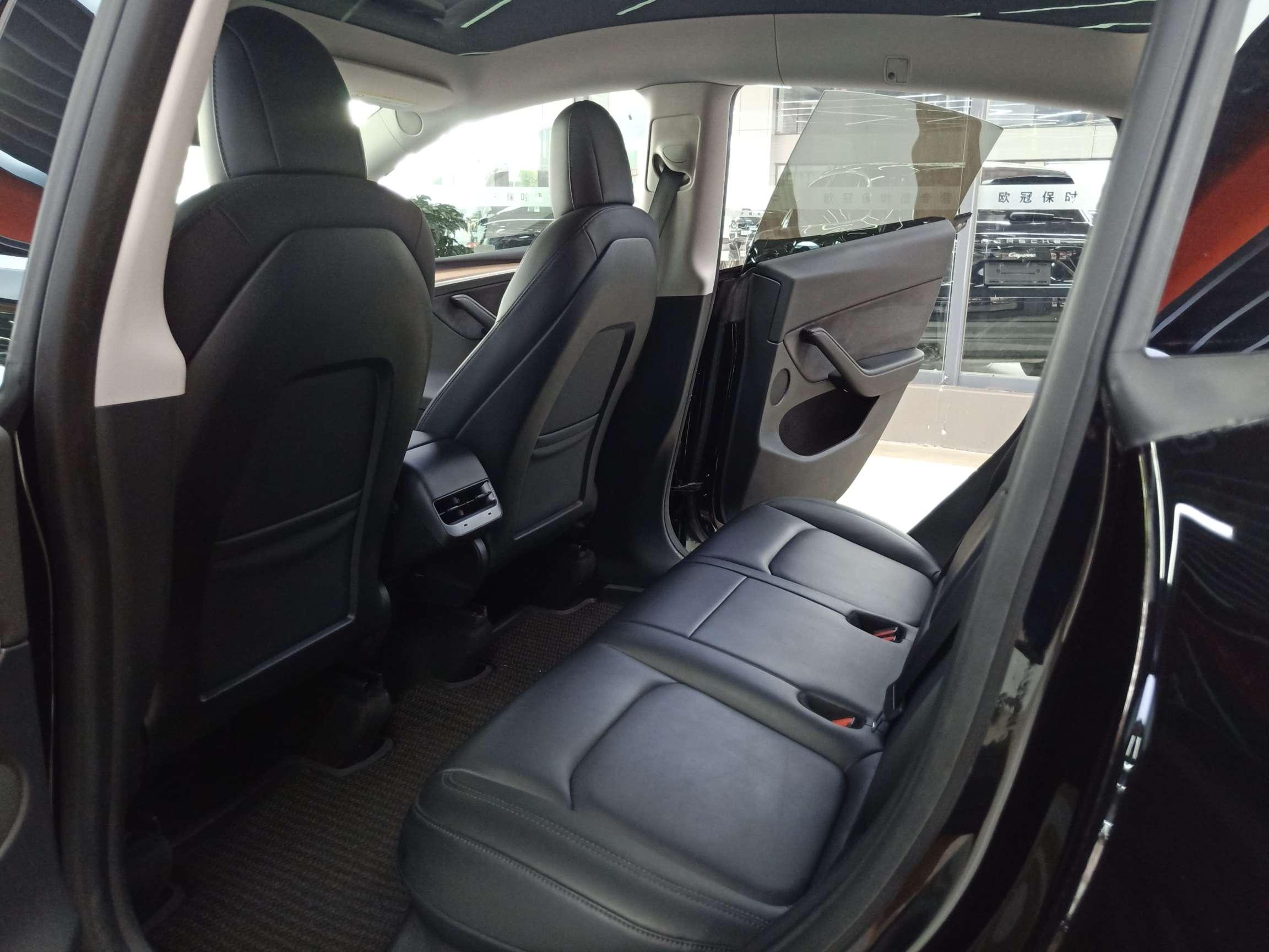 Tesla Model Y 2021 thumb 10