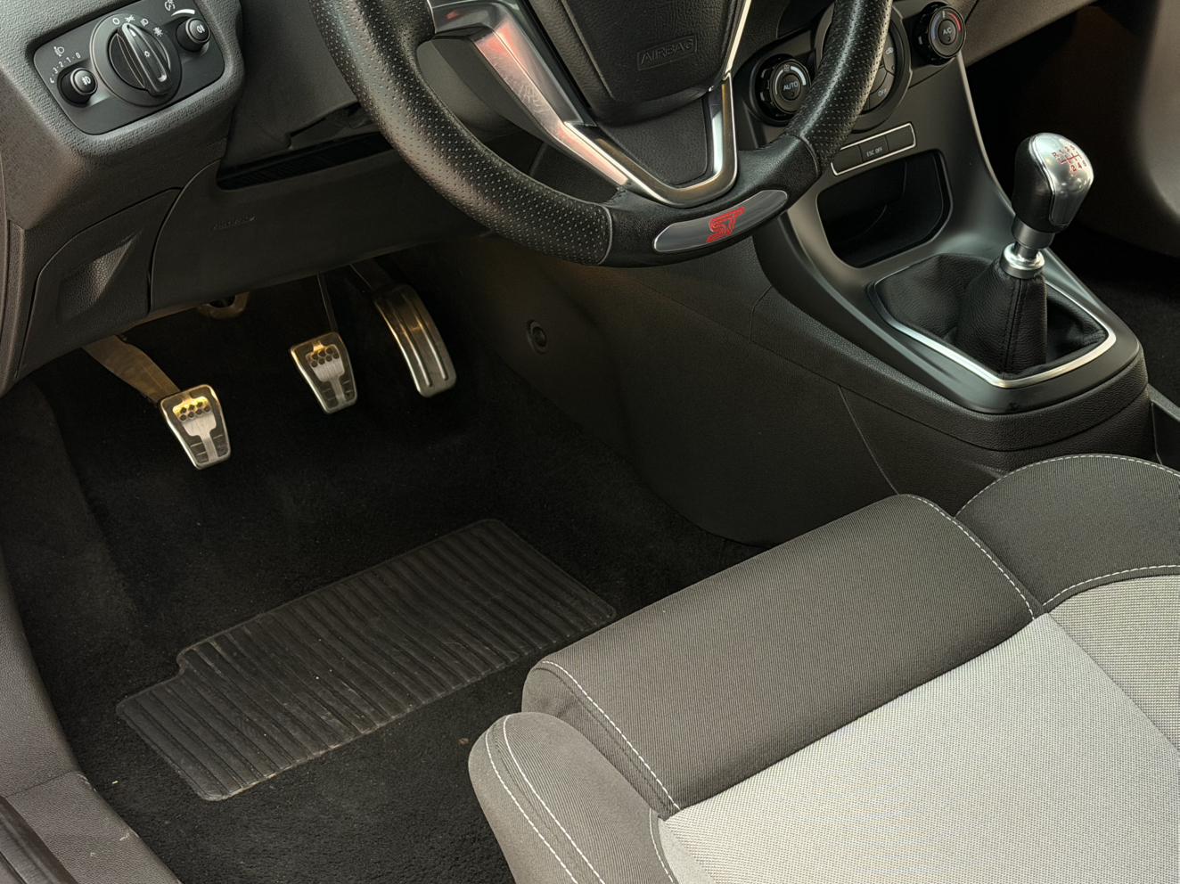 Ford Fiesta 2013 thumb 5