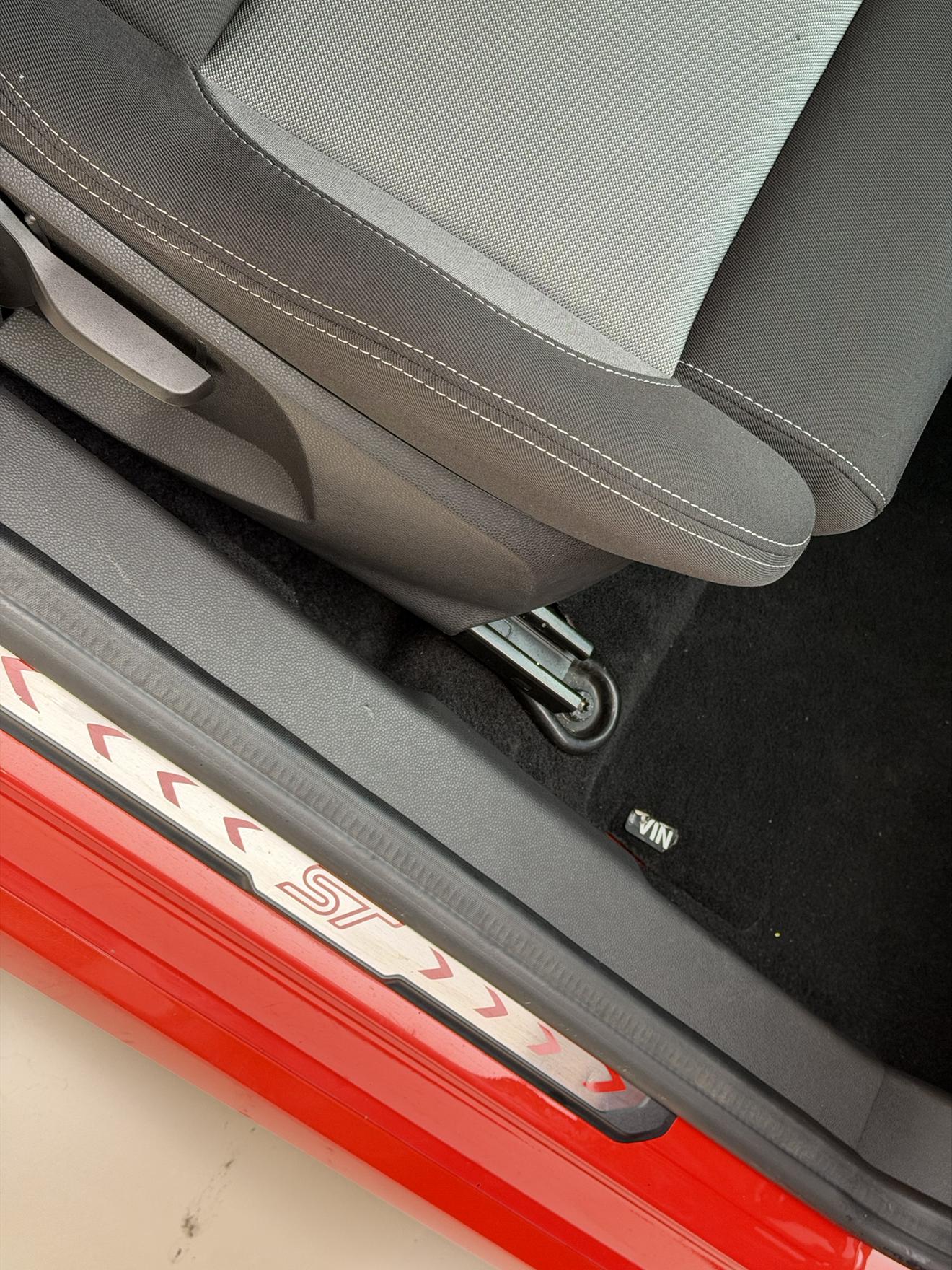 Ford Fiesta 2013 thumb 8