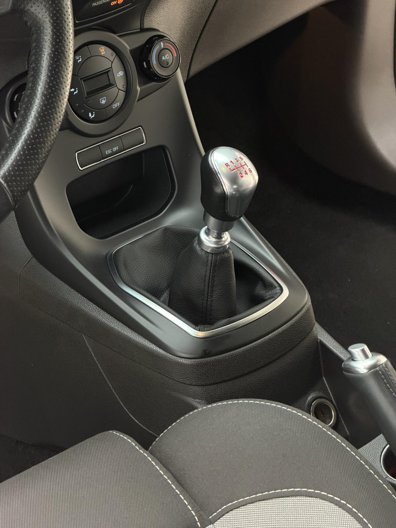 Ford Fiesta 2013 thumb 11