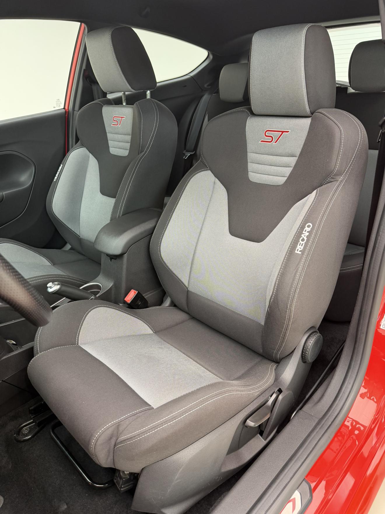 Ford Fiesta 2013 thumb 12