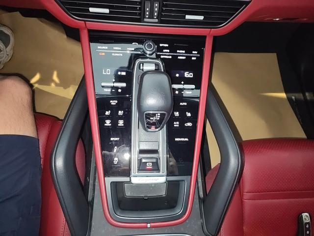 Porsche Cayenne 2019 thumb 9