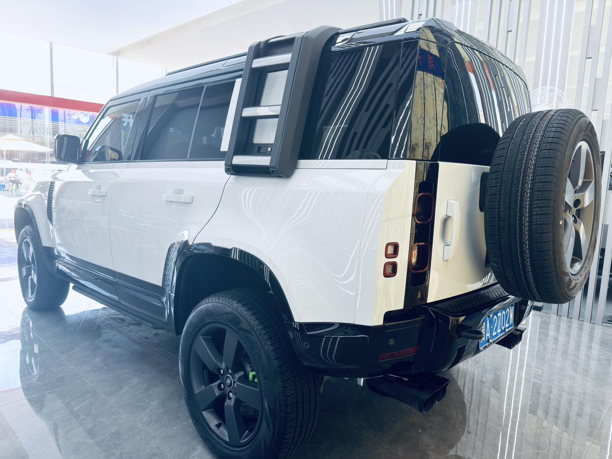 Land Rover Defender 2025 thumb 2