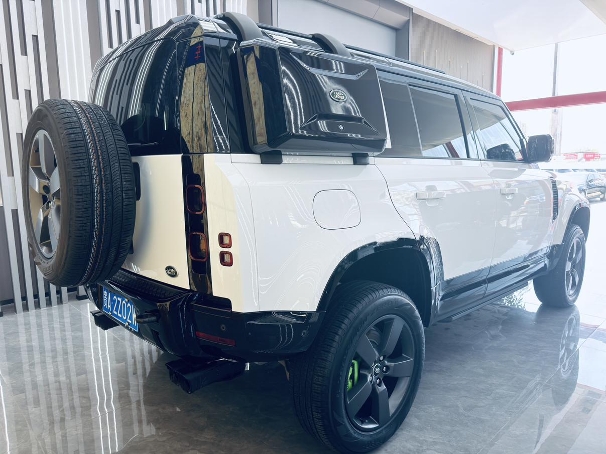 Land Rover Defender 2025 thumb 3