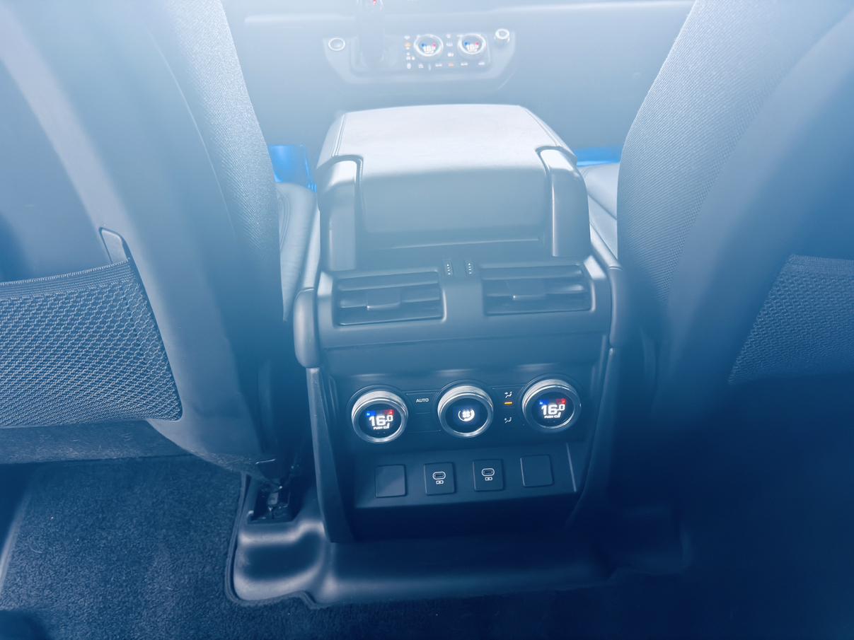 Land Rover Defender 2025 thumb 5