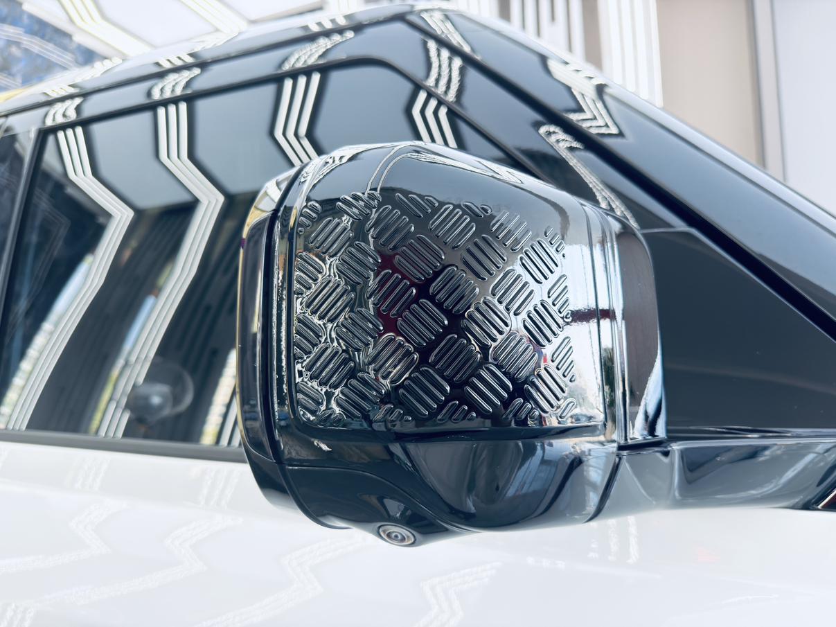 Land Rover Defender 2025 thumb 10