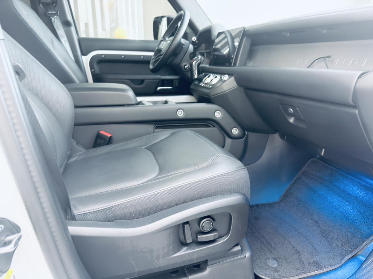 Land Rover Defender 2025 thumb 12