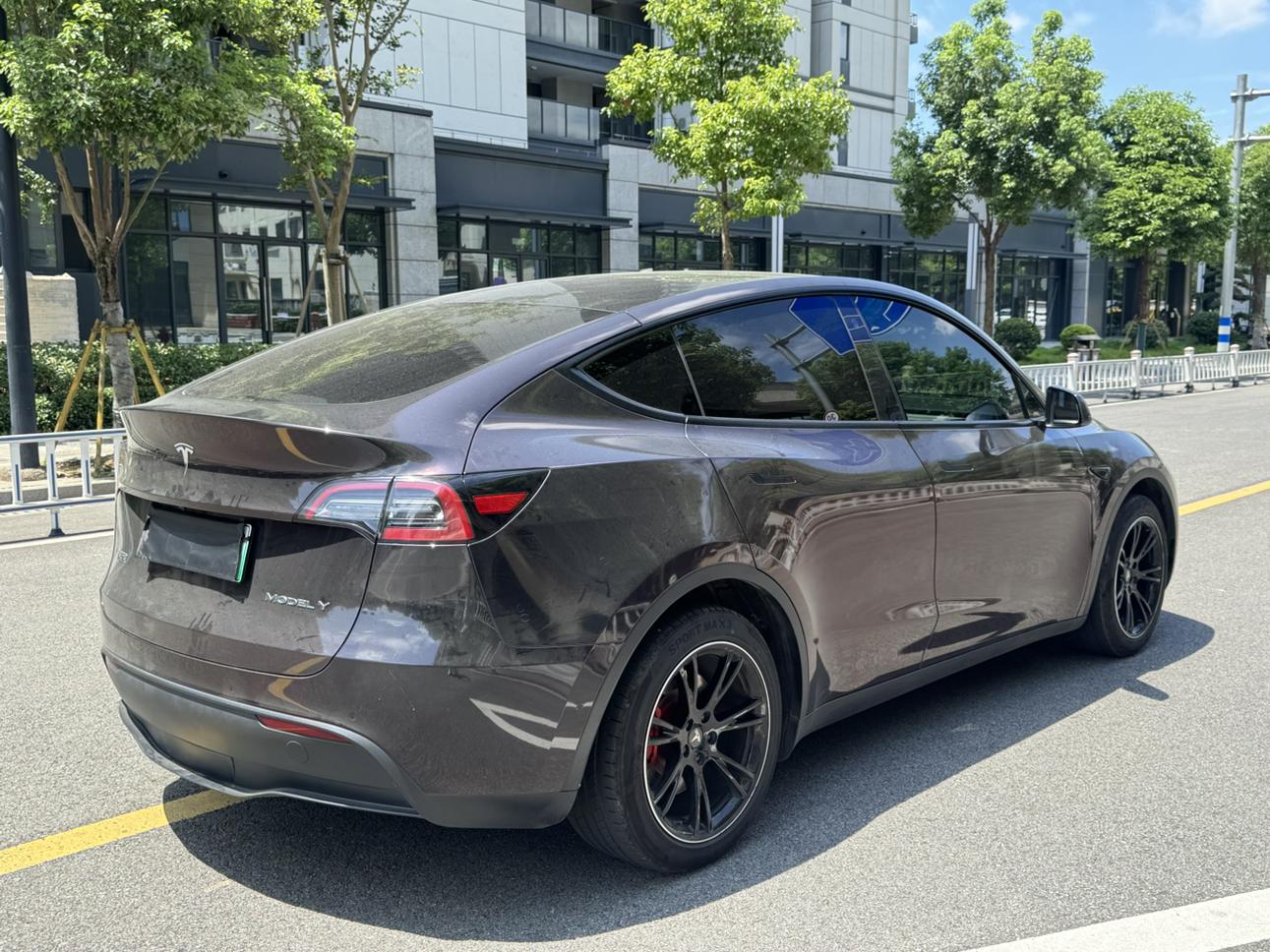 Tesla Model Y 2023 thumb 4