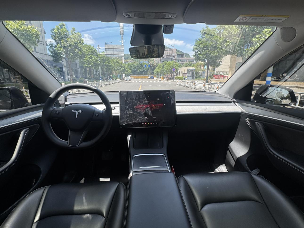 Tesla Model Y 2023 thumb 5