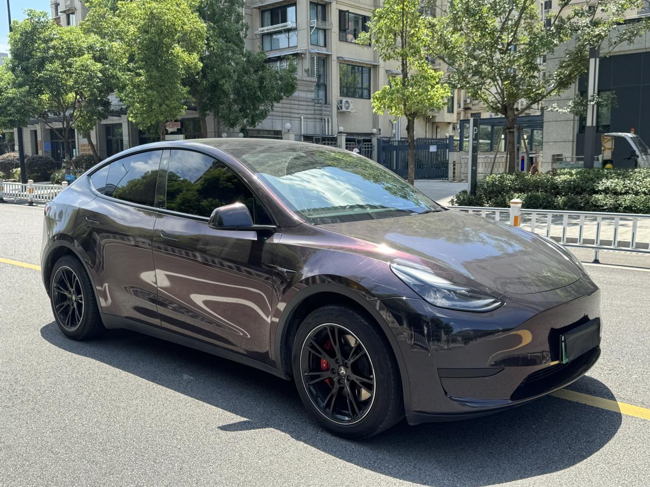Tesla Model Y 2023 thumb 11