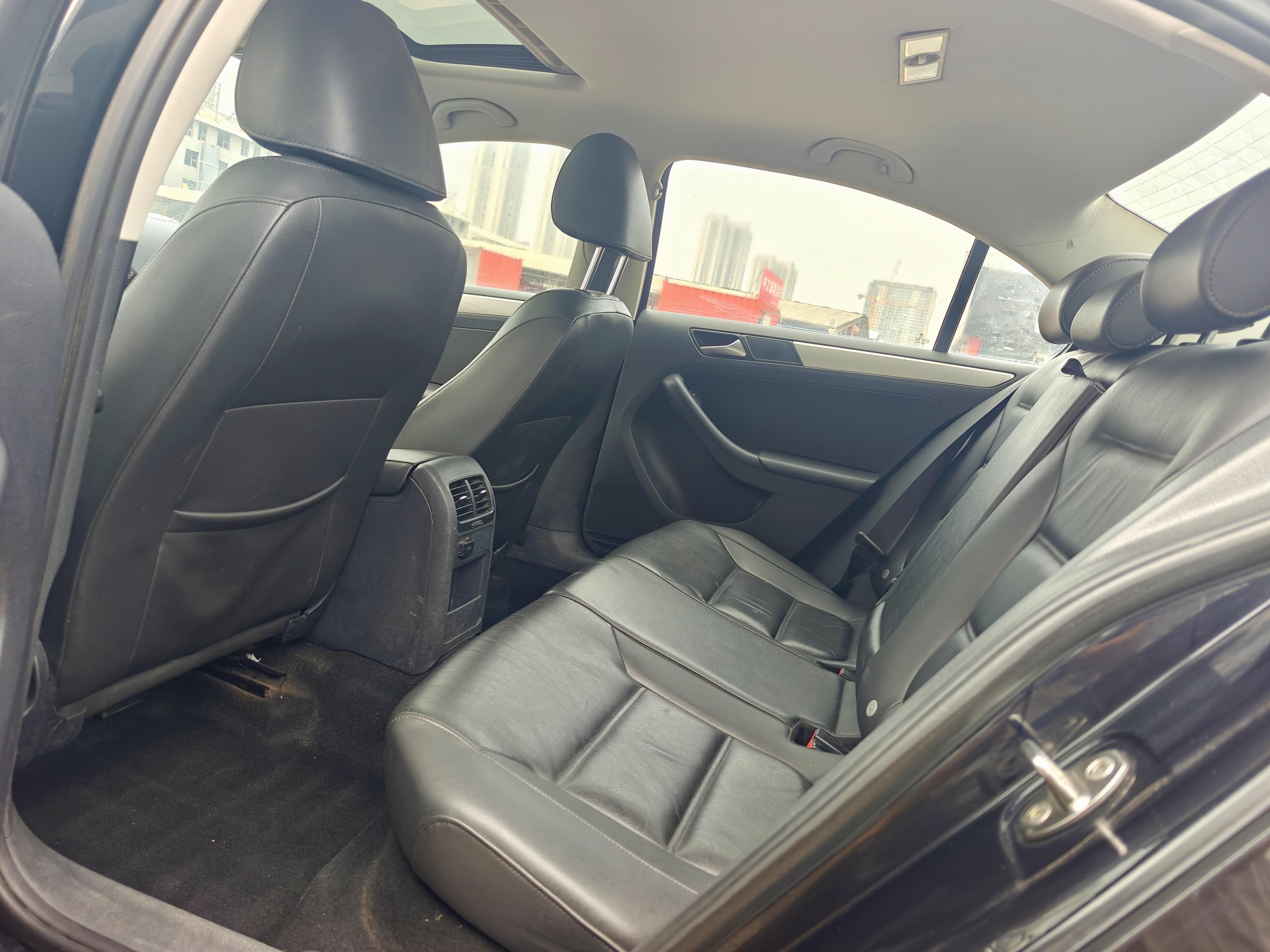 Volkswagen Sagitar 2014 thumb 7