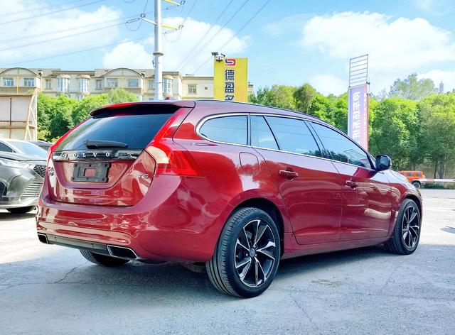 Volvo V60 2015 thumb 4