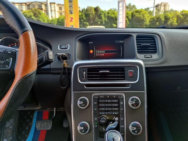 Volvo V60 2015 thumb 5