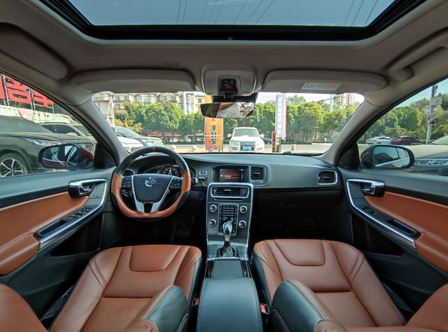Volvo V60 2015 thumb 6