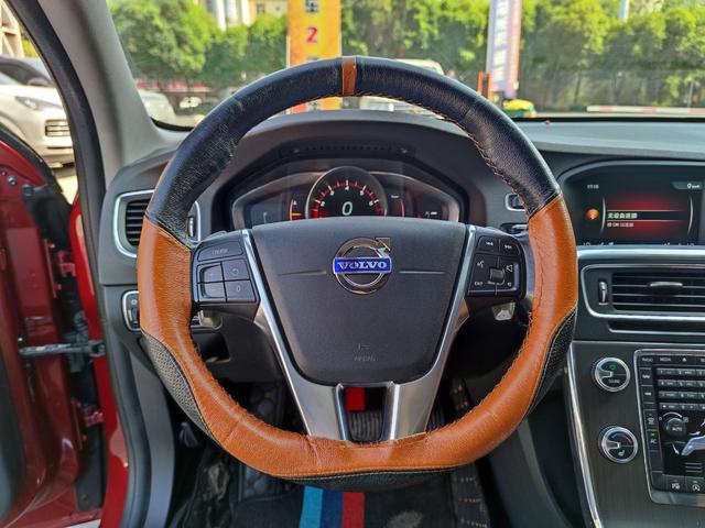 Volvo V60 2015 thumb 8