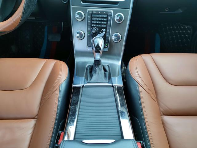 Volvo V60 2015 thumb 9