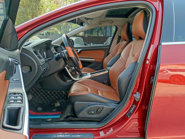 Volvo V60 2015 thumb 11