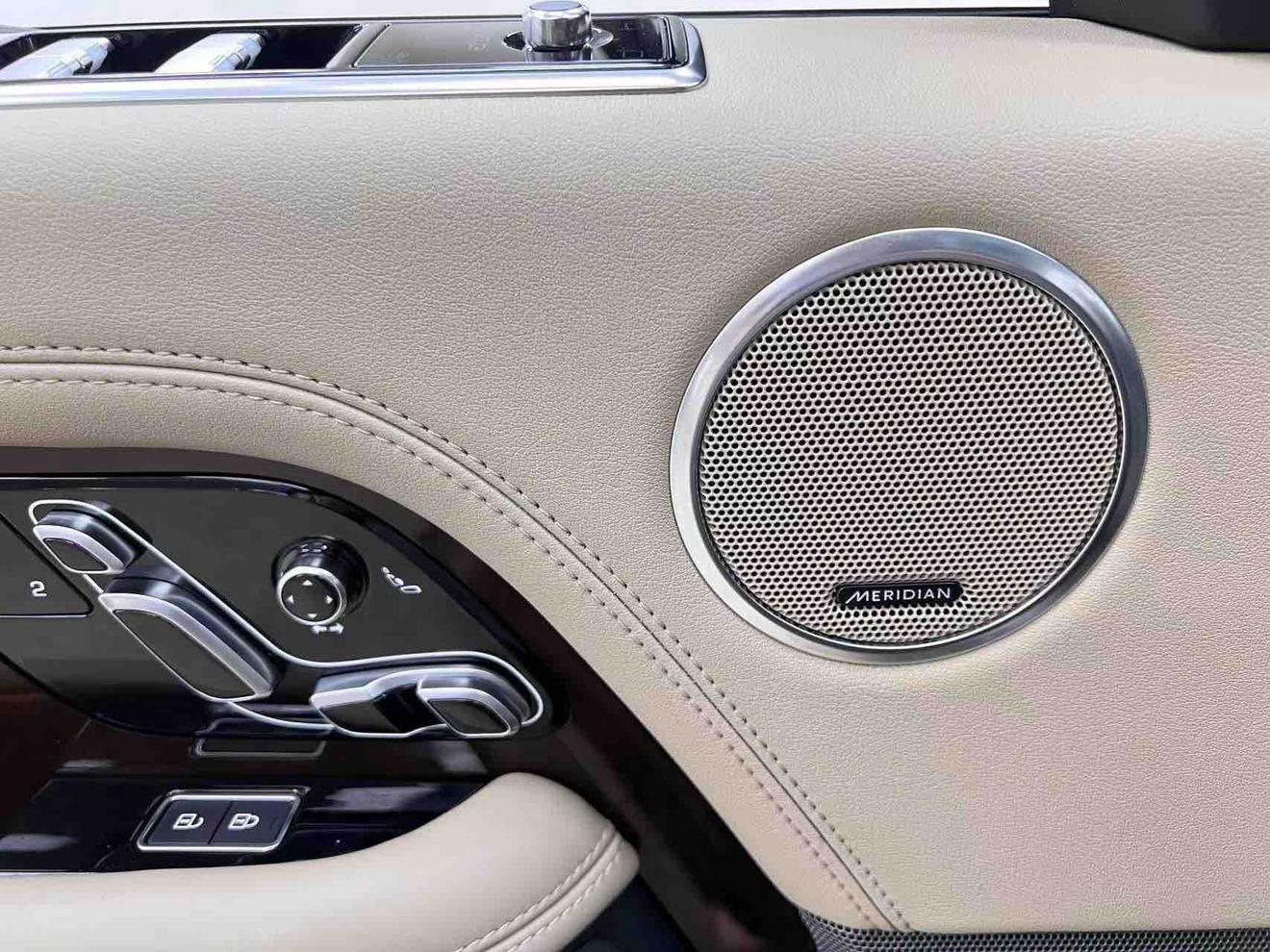 Land Rover Range Rover 2022 thumb 12