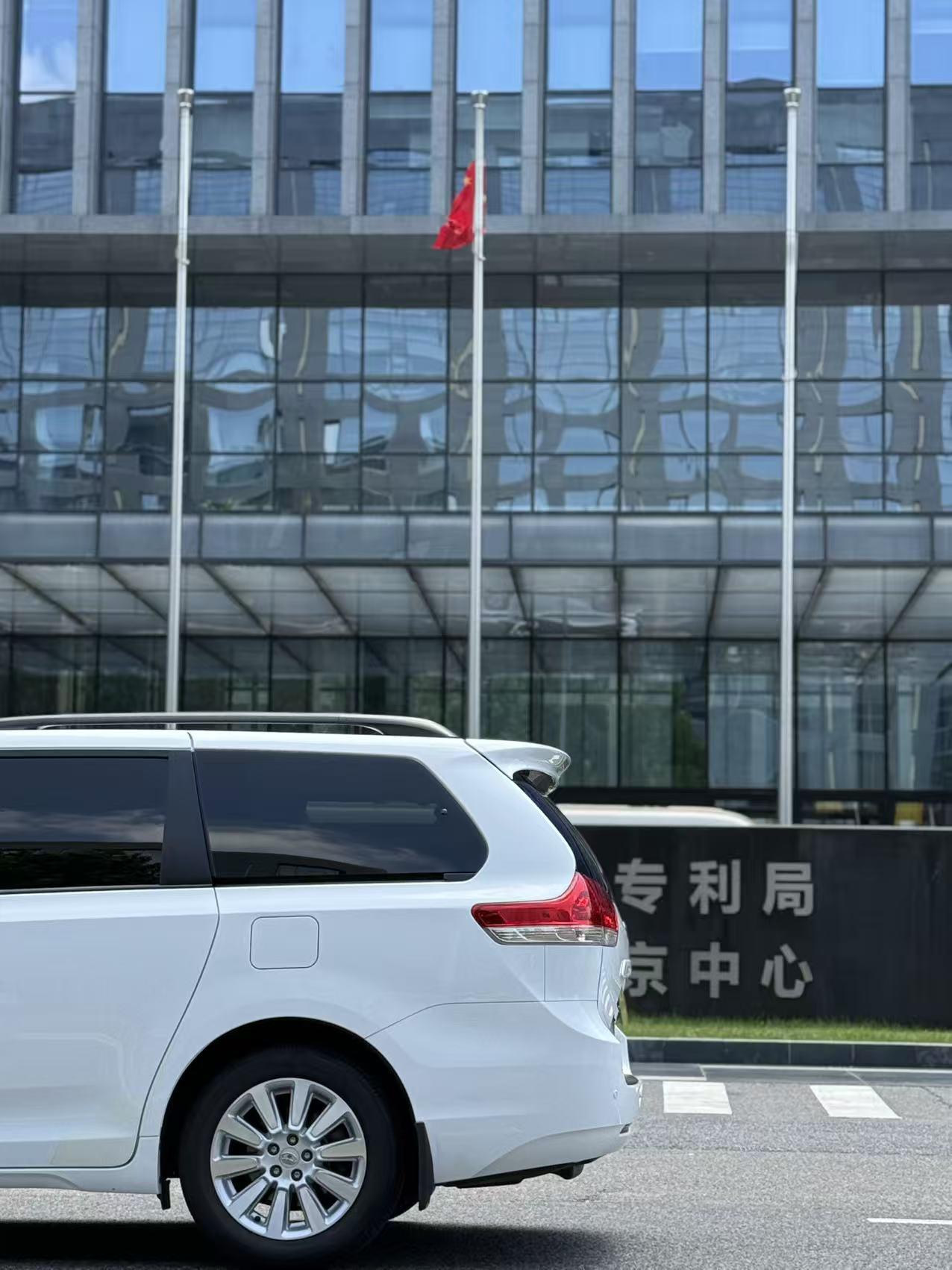 Toyota Sienna 2015 thumb 5