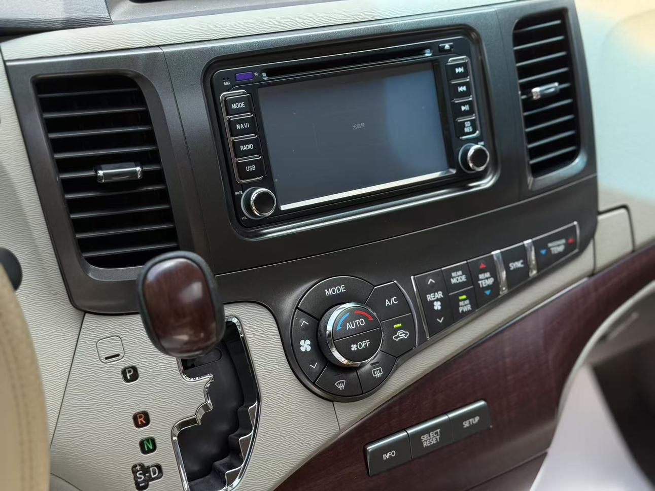 Toyota Sienna 2015 thumb 8