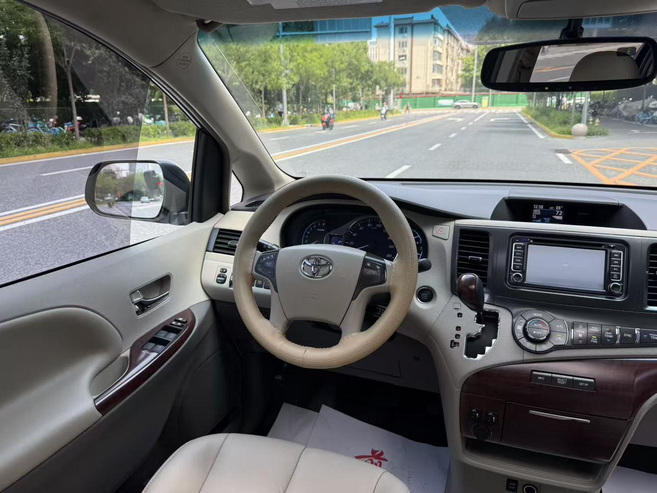 Toyota Sienna 2015 thumb 12