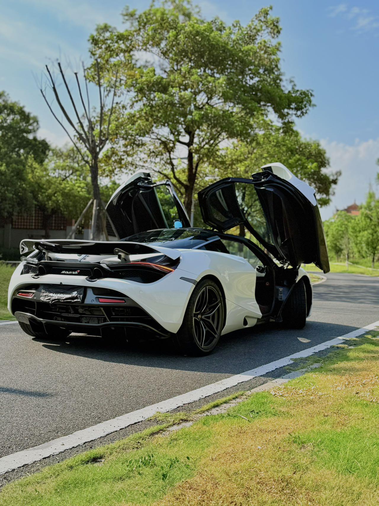 McLaren 720S 2019 thumb 4