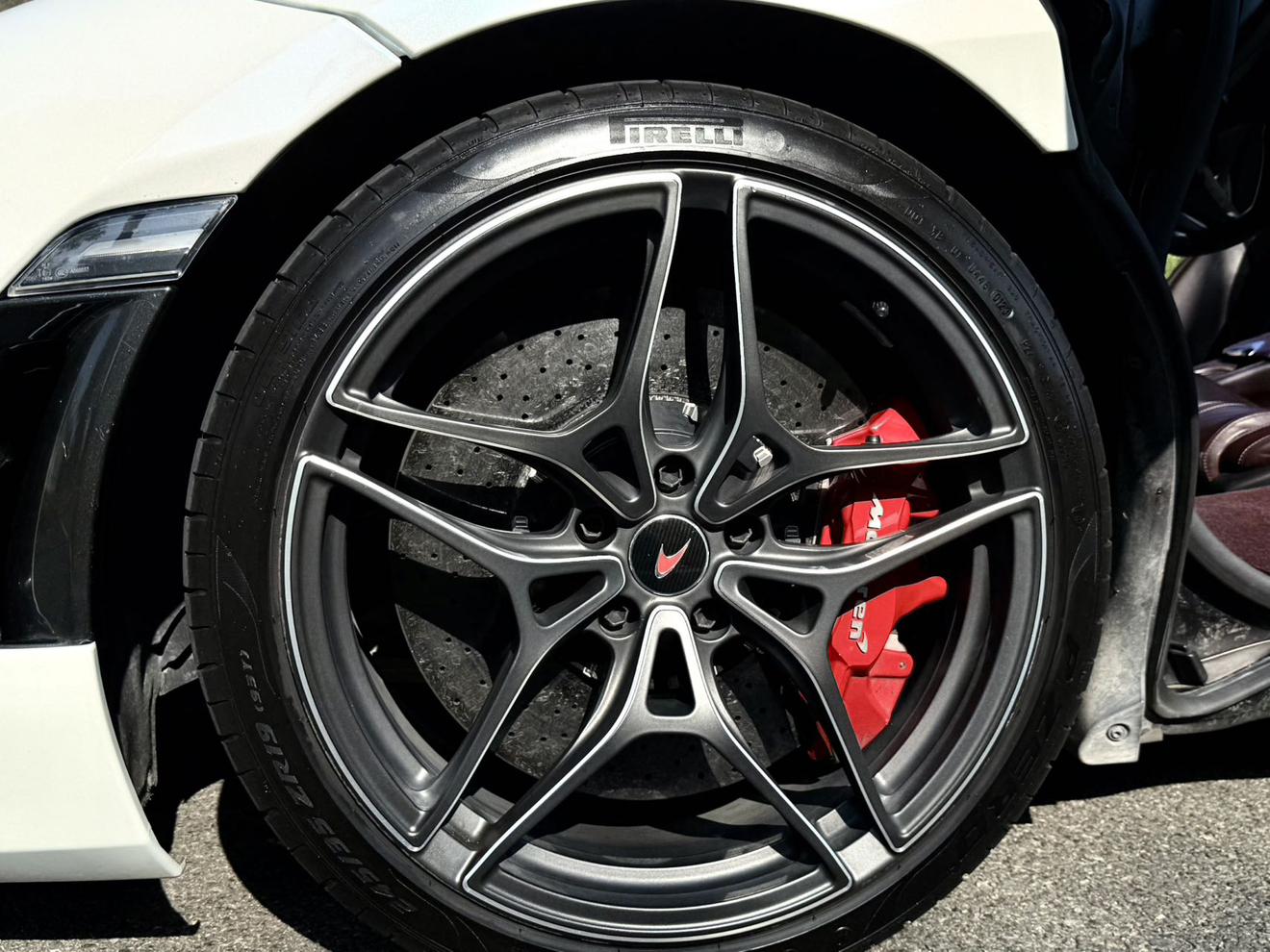 McLaren 720S 2019 thumb 6