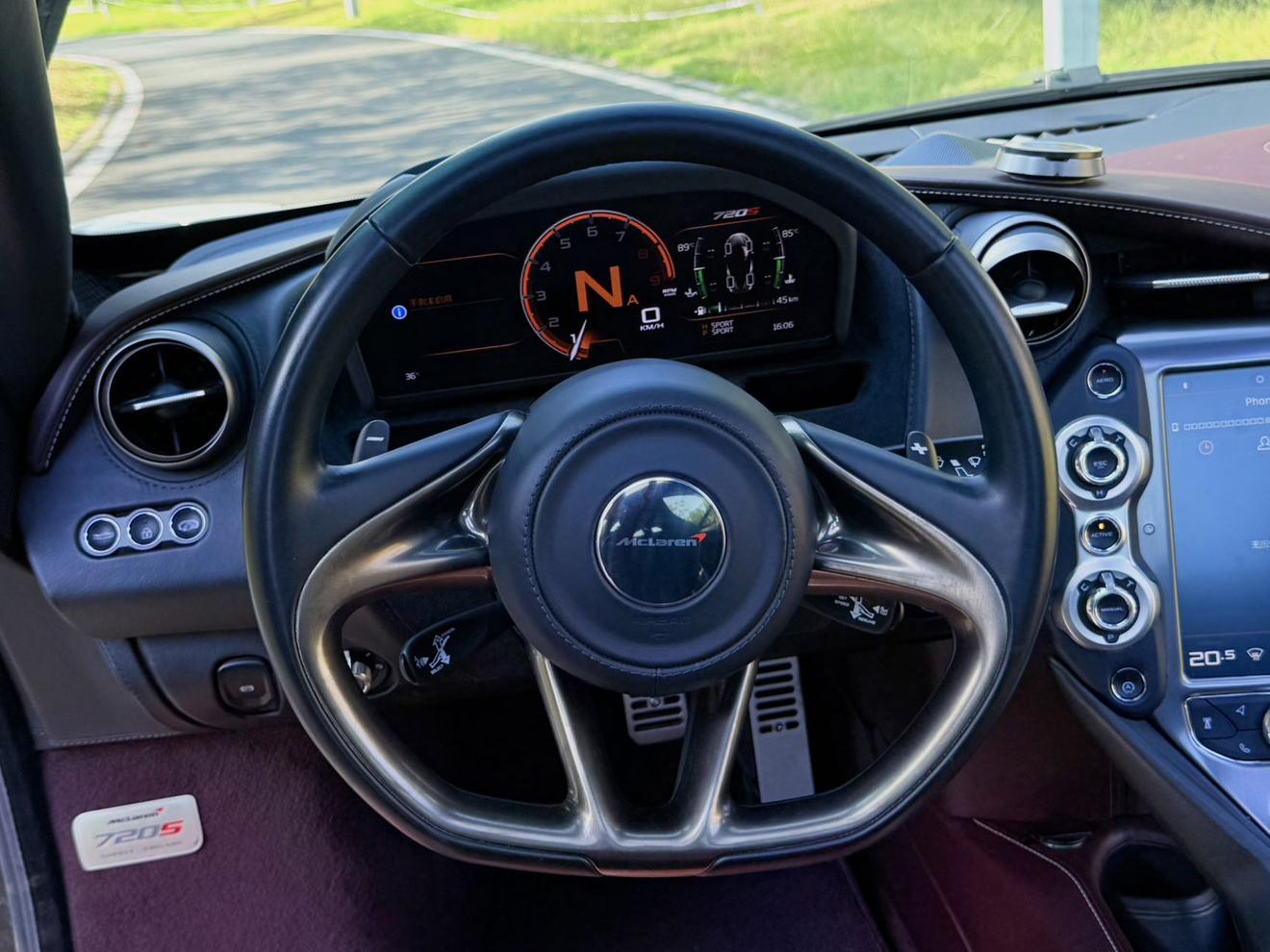McLaren 720S 2019 thumb 8