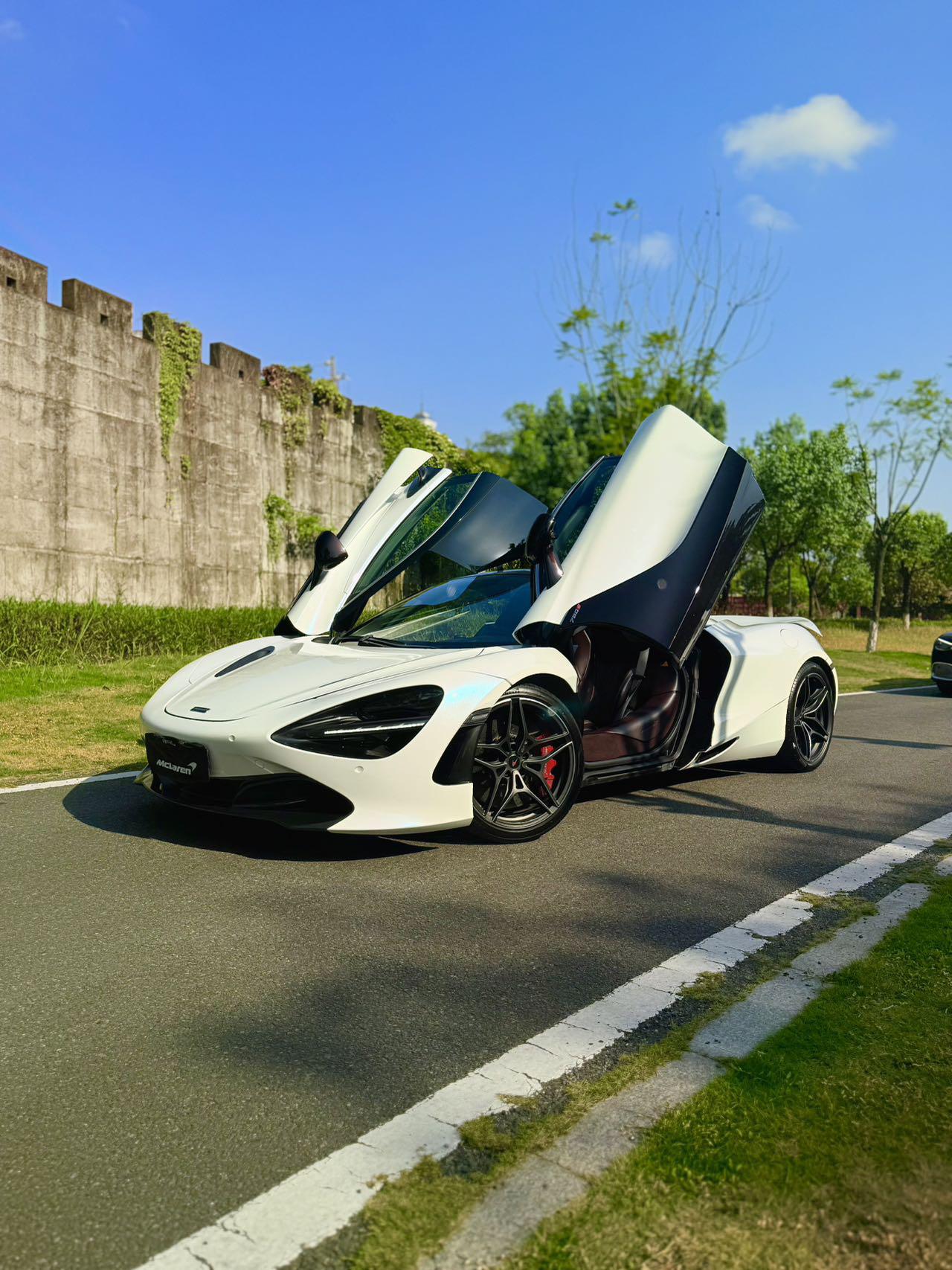 McLaren 720S 2019 thumb 12