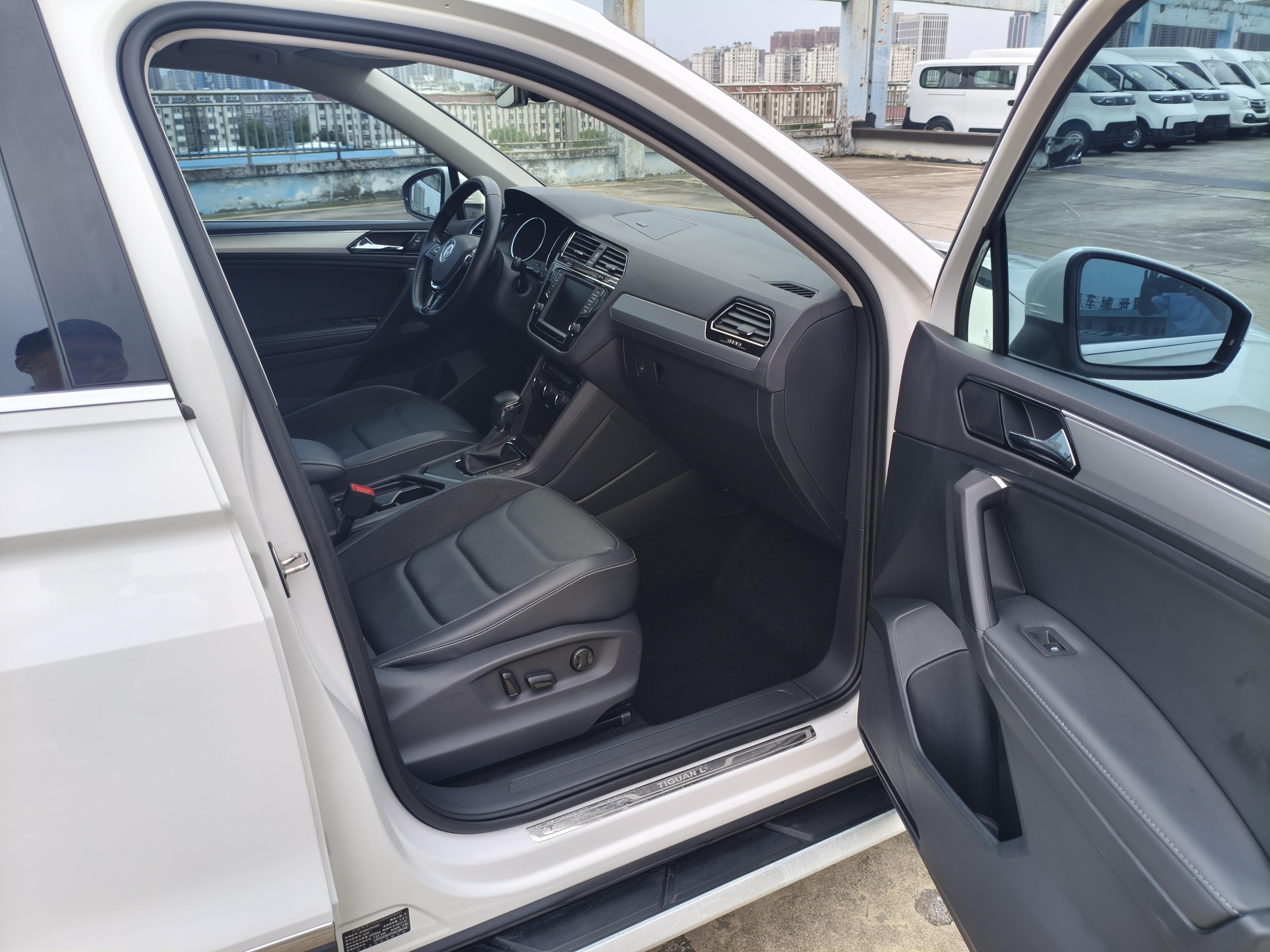Volkswagen Tiguan 2017 thumb 5